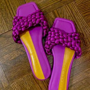 Never worn Gianni Bini slides